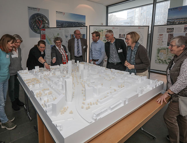 Blick auf ein Modell im Workshop „Kirche im Quartier“